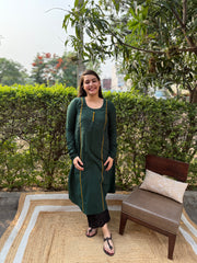 Green solid A-line chudi sleeve kurta with pothli button