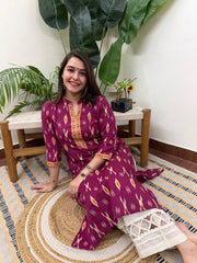 Gulabi ikkat ban neck kurta