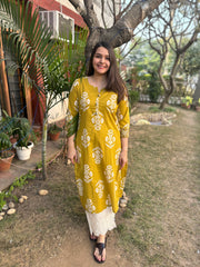 Neon green floral kurta with kodhi