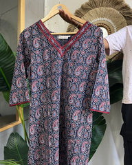 Black Ambi geometric lace kurta