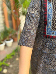 Black geometric Kurta with yoke