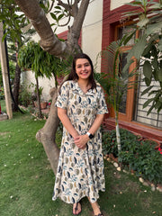 Beige leaf collar dress