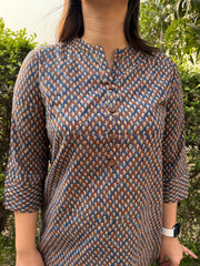 Blue beige geometric button kurti
