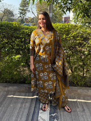 Mehendi green Full Suit Set by Sanskritam