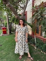 Beige leaf collar dress