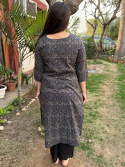 Black geometric Kurta with yoke