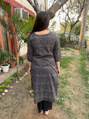 Black geometric Kurta with yoke