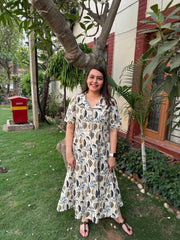 Beige leaf collar dress