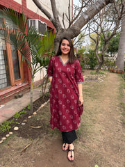 Dark pink motif kurta with pocket