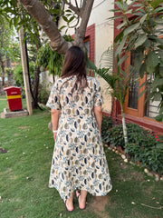 Beige leaf collar dress