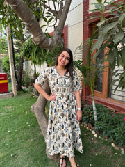 Beige leaf collar dress