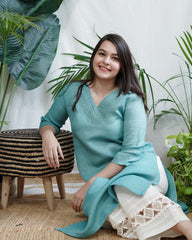 Ferozi Embroidered V‑Neck Kurta