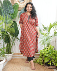 Maroon ambi border neck kurta with pocket