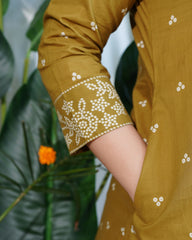 Mehendi bindi Aline kurta