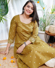 Mehendi bindi Aline kurta