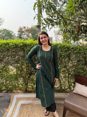 Green solid A-line chudi sleeve kurta with pothli button