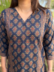 Indigo kali border kurta