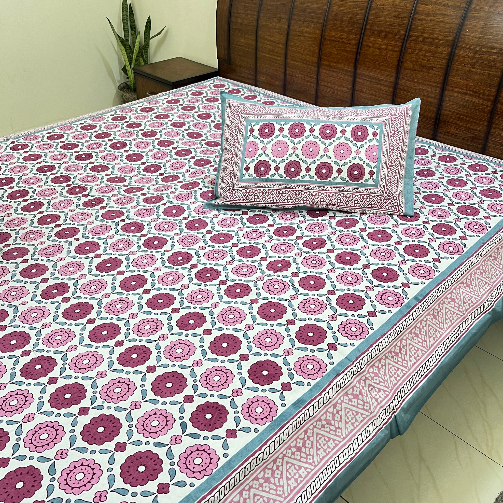 Pink Multi flower bedsheet