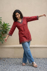 Maroon choti buti short kurti