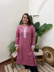 Pink woollen kurta with border