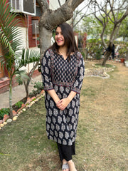 Black Yoke kurta with border