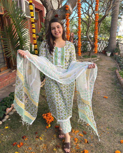 Green floral full suit set with laces