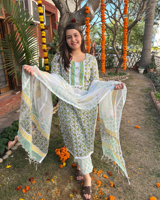 Green floral full suit set with laces