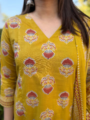 Yellow Rose Aline Full Suit Set up close