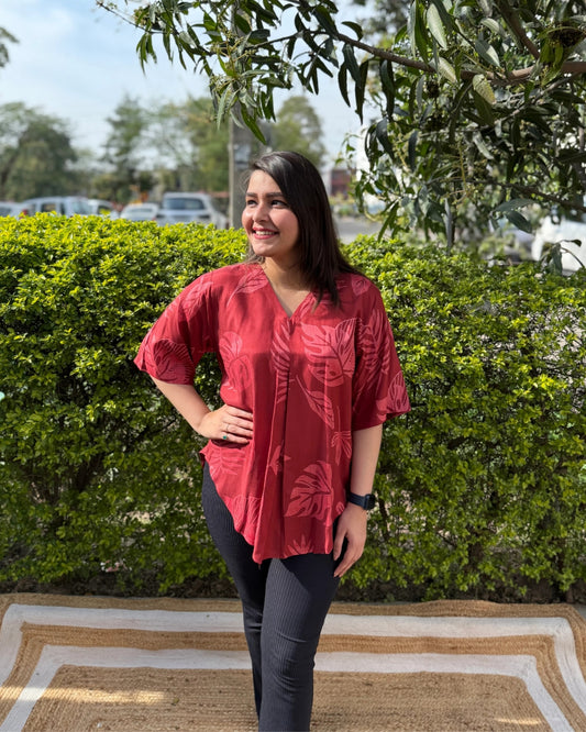 Maroon big leaf top