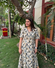 Beige leaf collar dress
