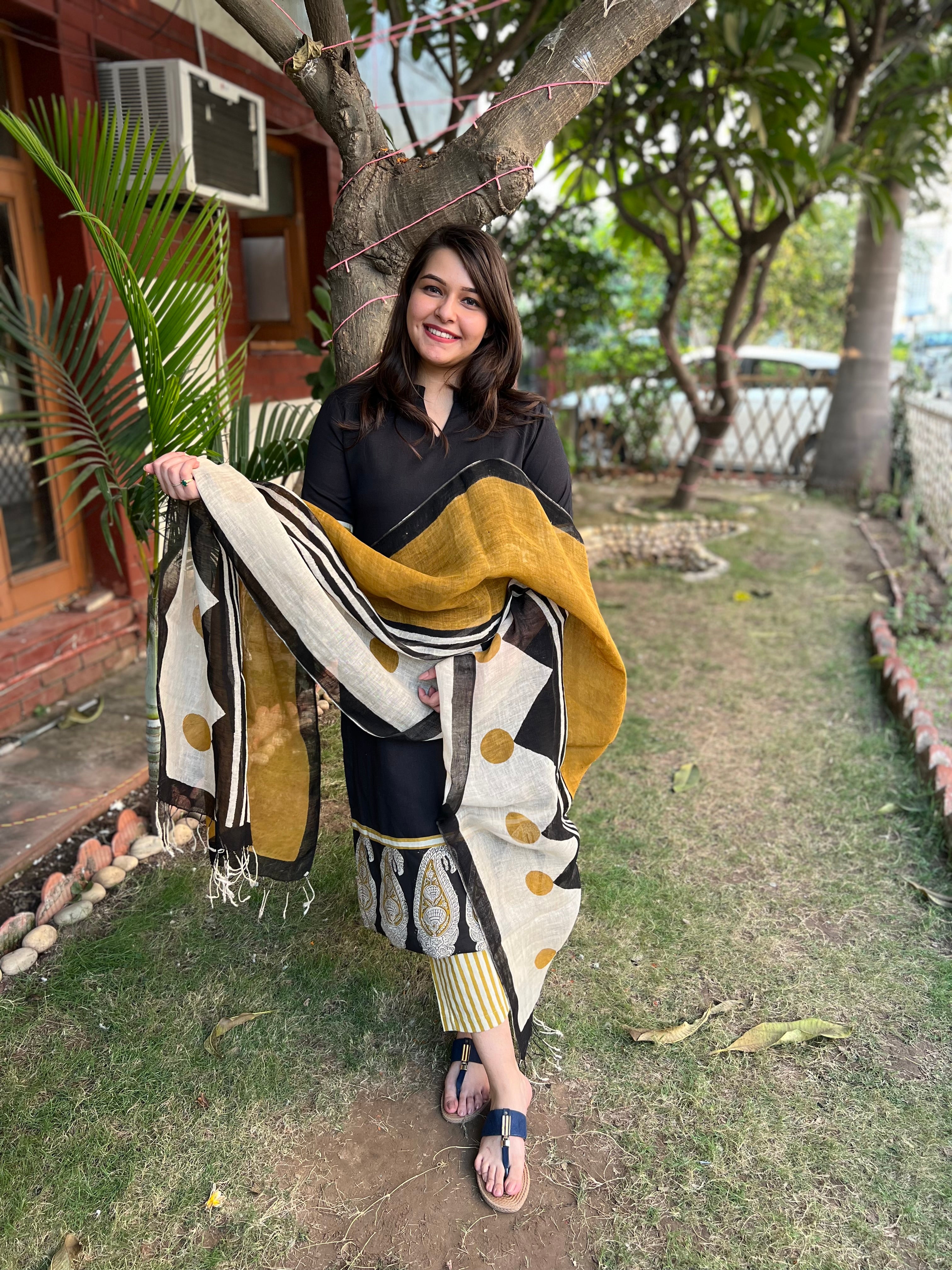 Black Big border Kurta with Linen Duppata - MYSANSKRITAM