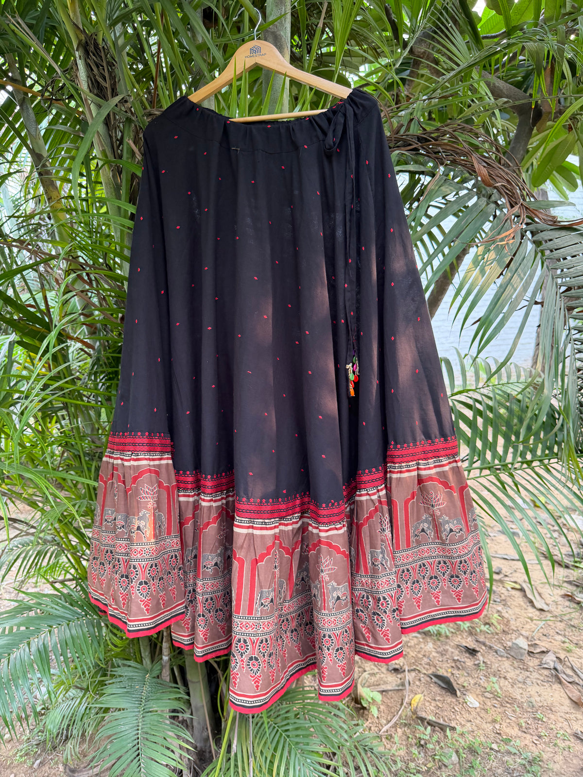 Black choti buti Big border skirt