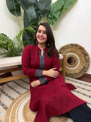 Maroon solid kurta with border