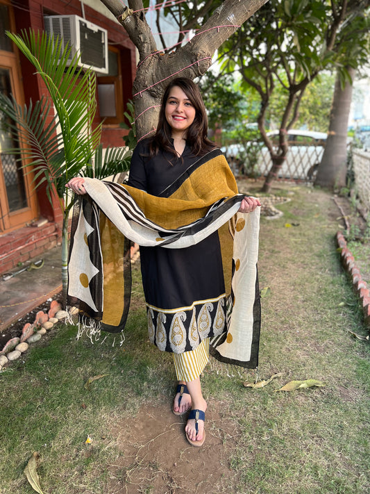 Black Big border Kurta with Linen Duppata - MYSANSKRITAM