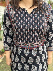 Black Yoke kurta with border