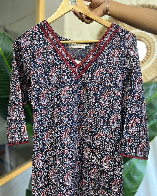 Black Ambi geometric lace kurta