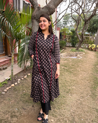 Black small lotus aline kurta with contarst sleeve