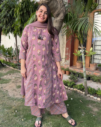 Onion Pink Aline Lacework full suit set