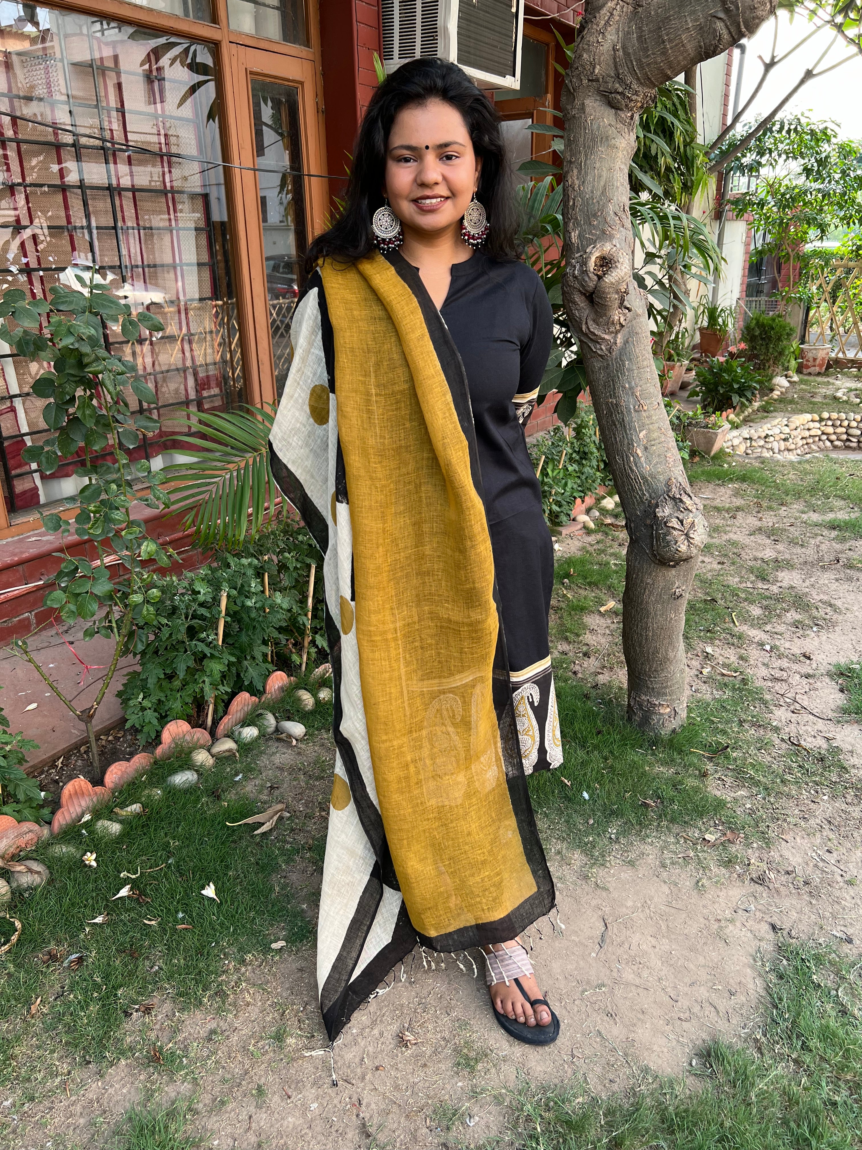 Black Big border Kurta with Linen Duppata - MYSANSKRITAM