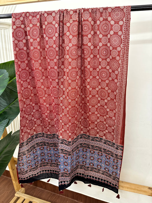 Maroon Ajrakh bindi duppata