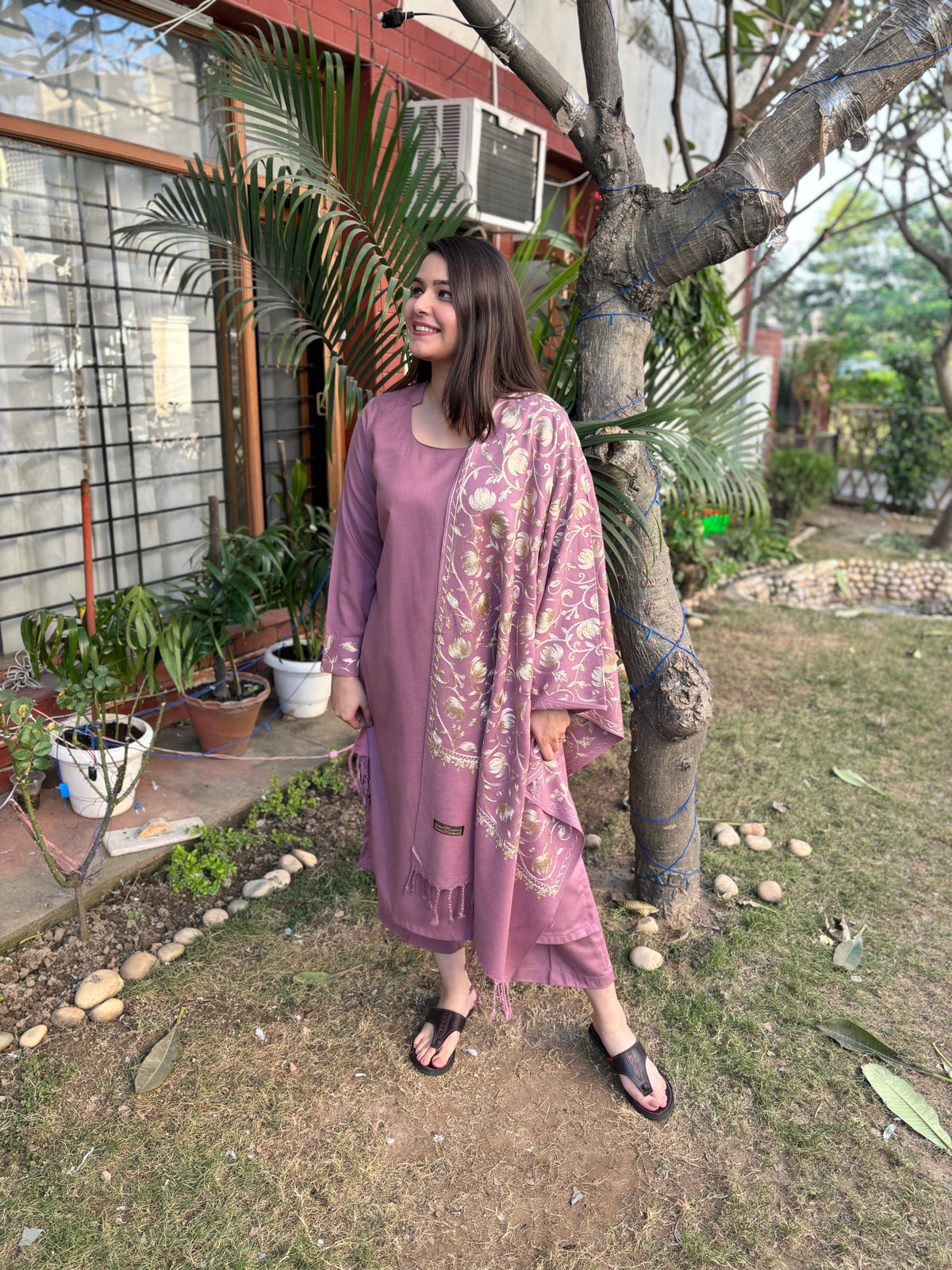 Onion woollen suit set with embroidered stole