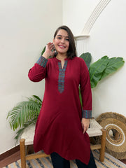 Maroon solid kurta with border