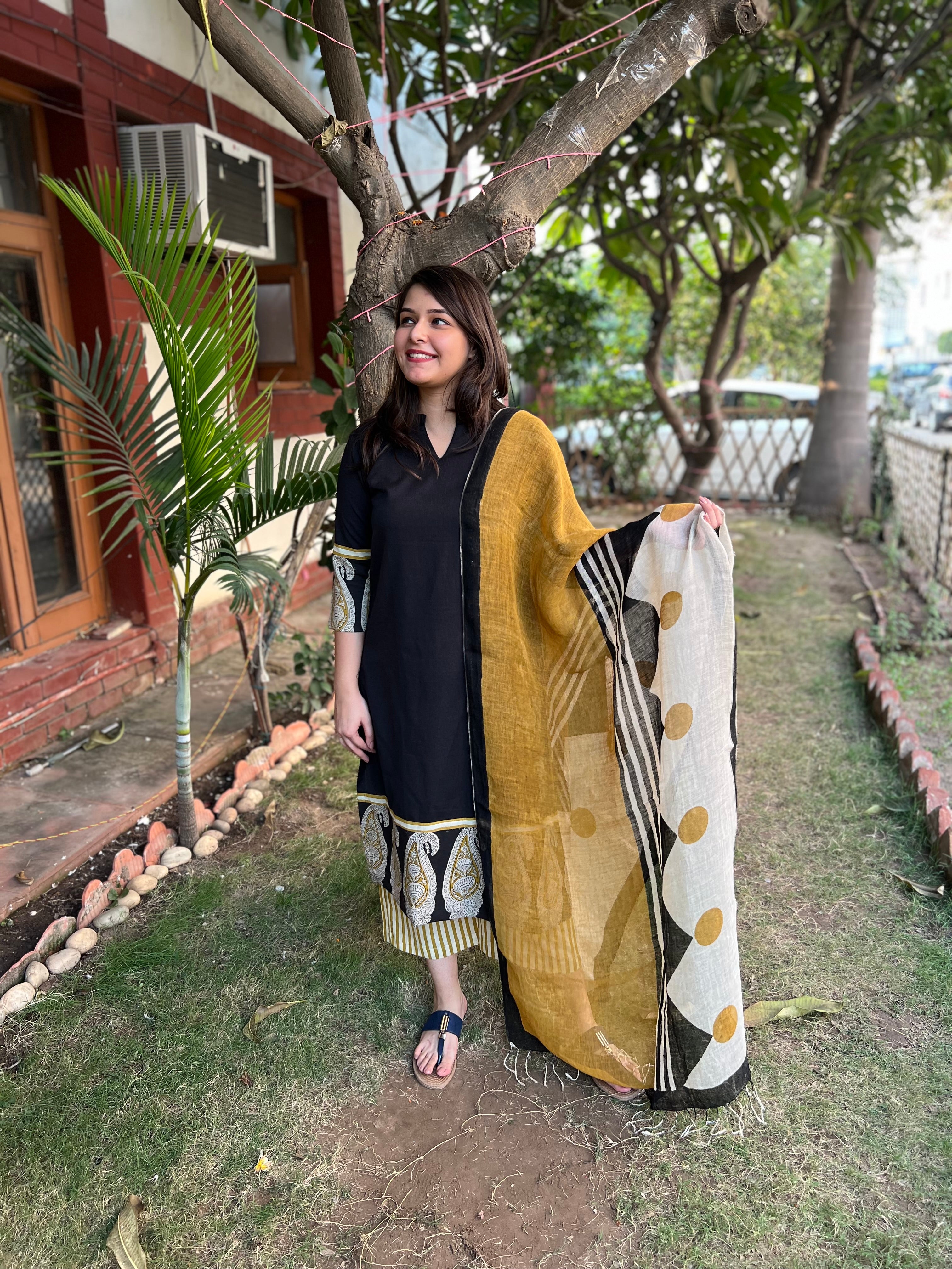 Black Big border Kurta with Linen Duppata - MYSANSKRITAM