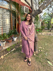 Onion woollen suit set with embroidered stole