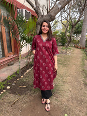 Dark pink motif kurta with pocket