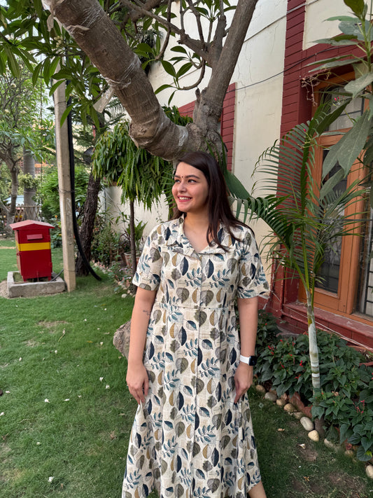 Beige leaf collar dress