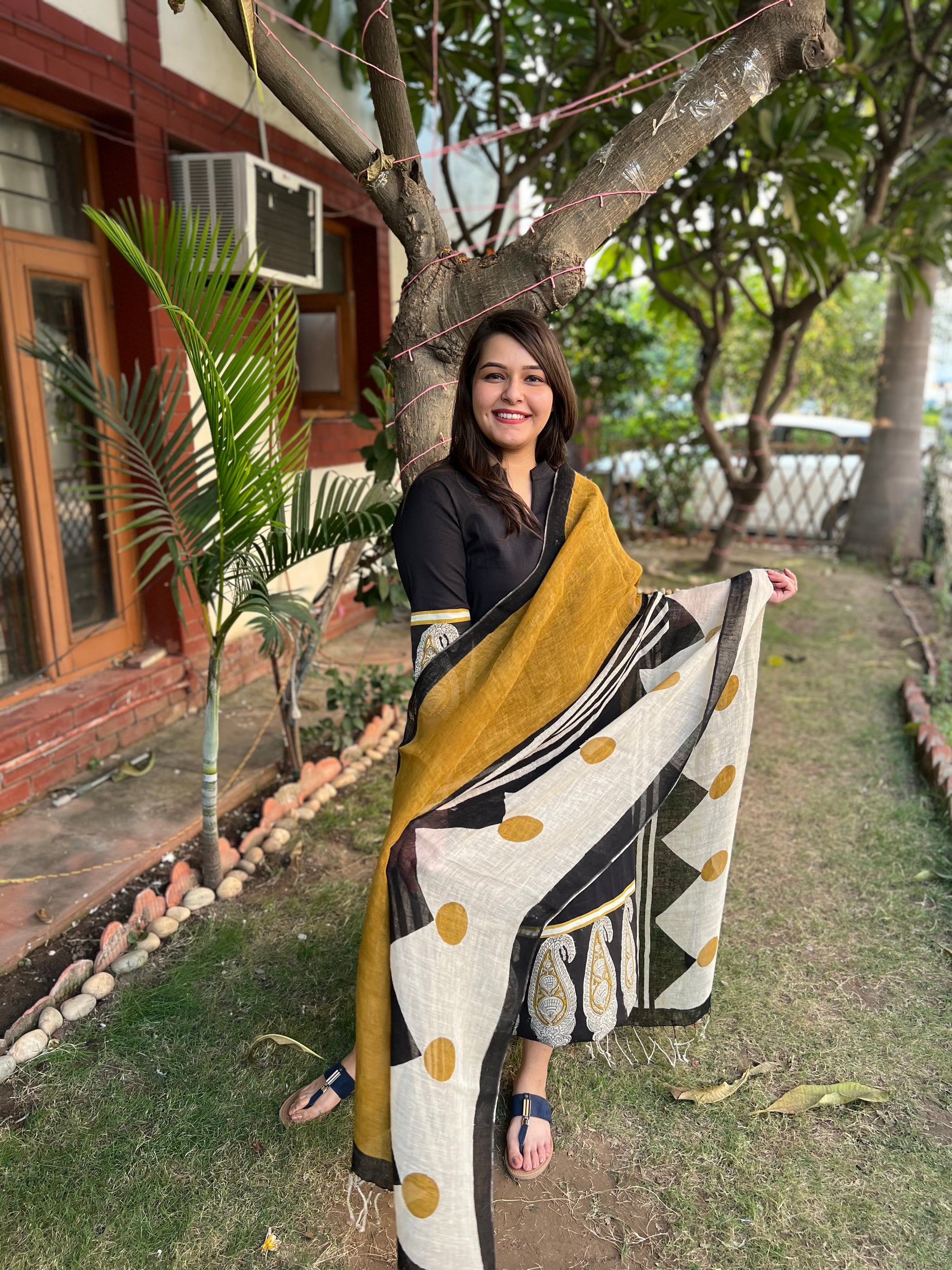 Black Big border Kurta with Linen Duppata - MYSANSKRITAM