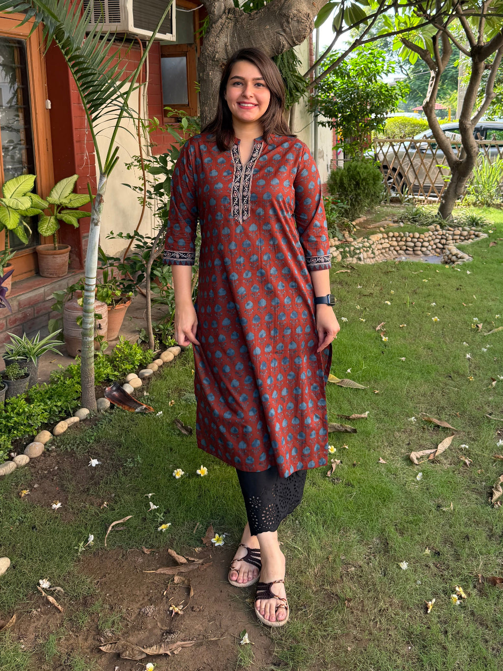 Maroon Blue Buti Ban-Neck Kurta by Sanskritam