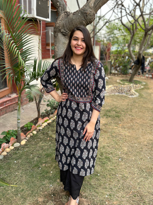 Black Yoke kurta with border