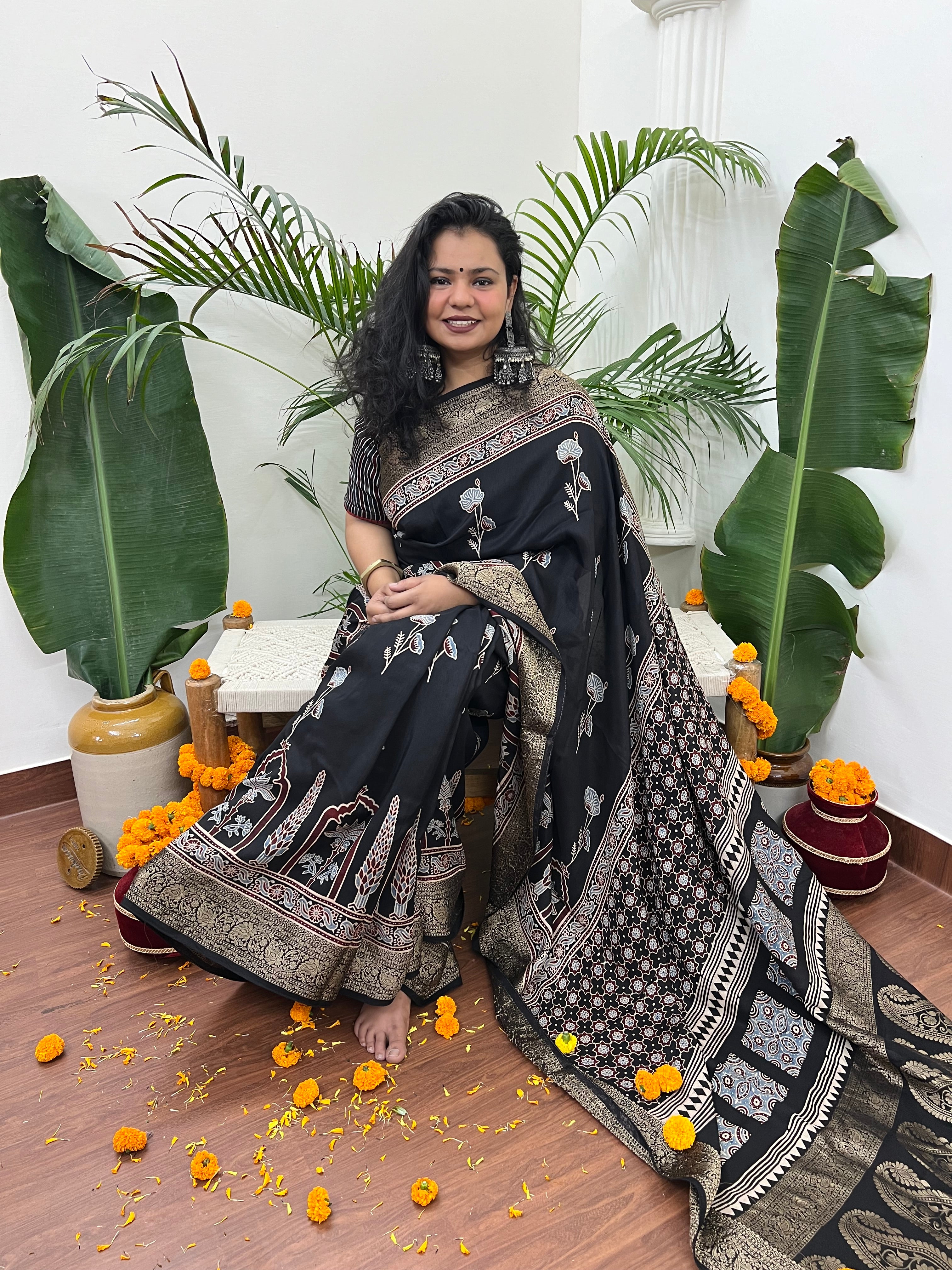 Black Dola silk saree with Nakshi zari work - MYSANSKRITAM